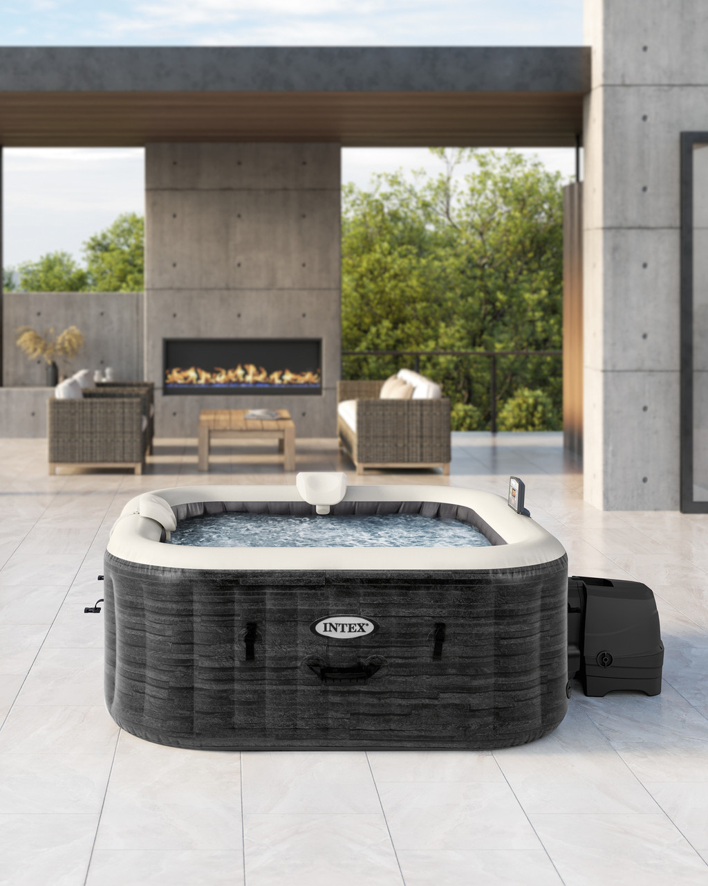 Spa insuflável Intex Greystone Deluxe montado num terraço ao fim do dia
